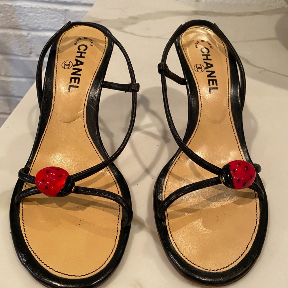 Vintage CHANEL heel